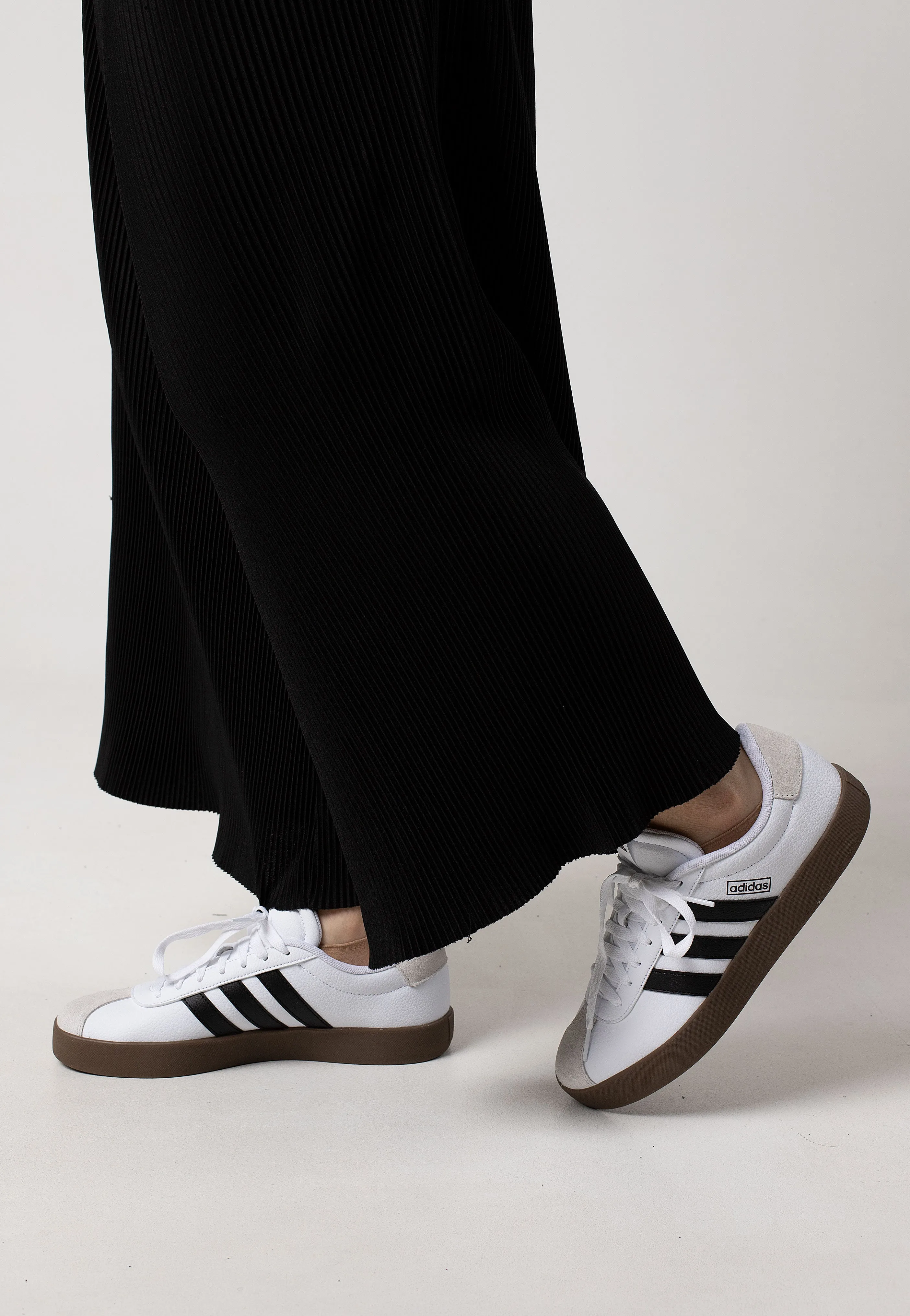 Adidas - Vl Court 3.0 Ftwwht/Cblack/Greone - Shoes