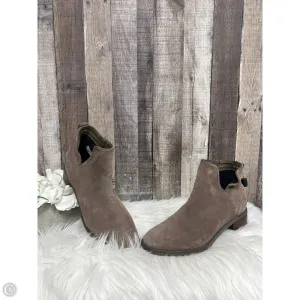 Boots Ankle Flats By Blondo In Taupe, Size: 9.5