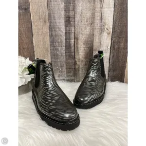 Boots Ankle Flats By Cmf In Black & Grey, Size: 7