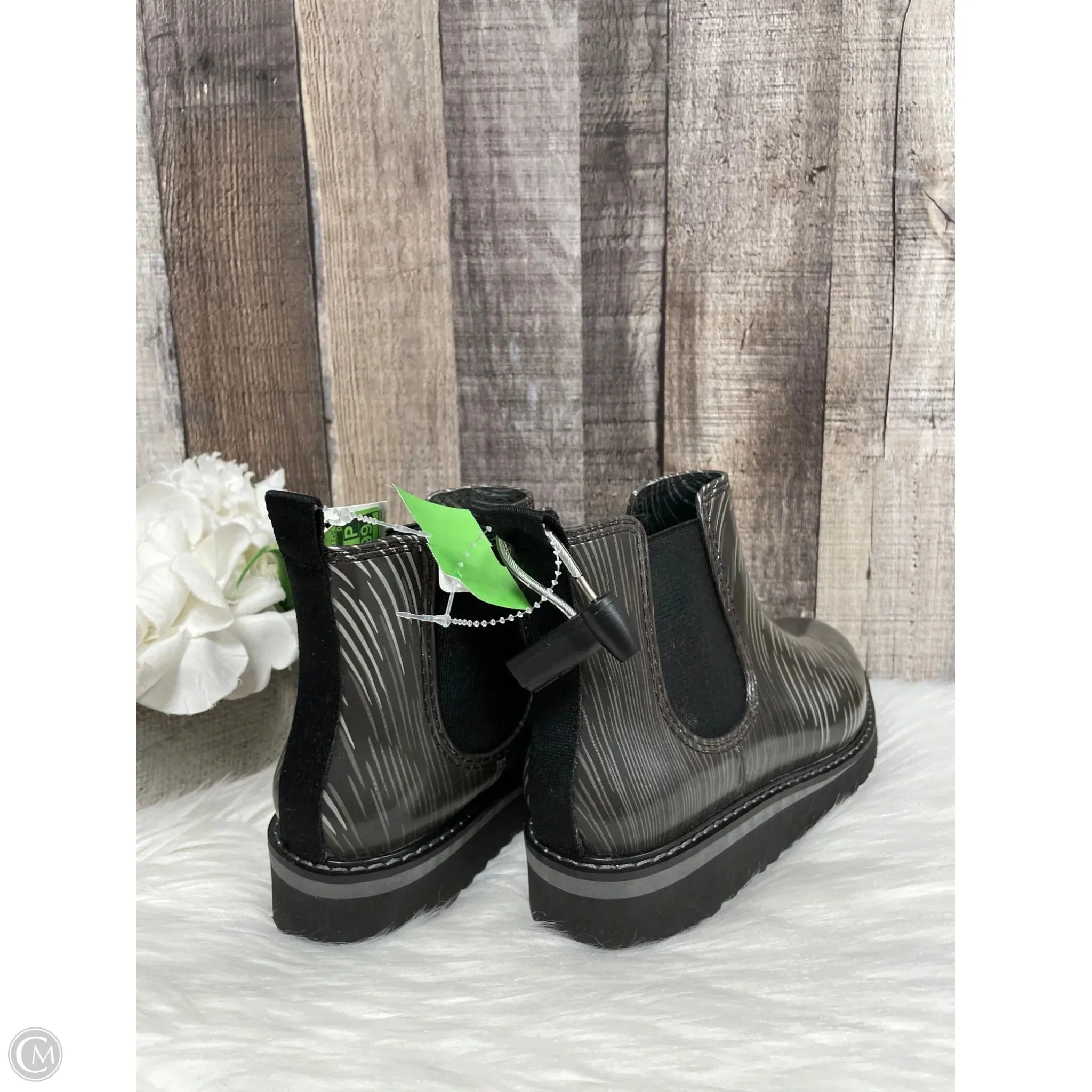 Boots Ankle Flats By Cmf In Black & Grey, Size: 7