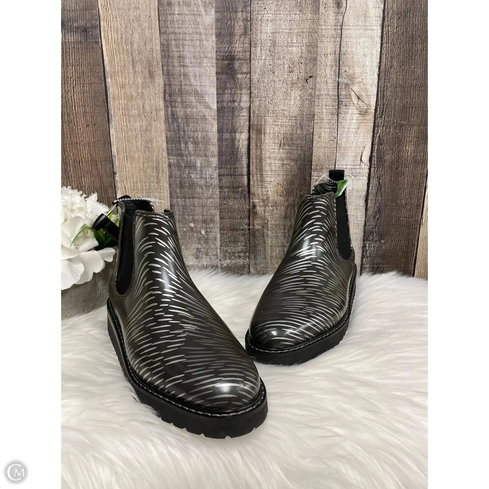 Boots Ankle Flats By Cmf In Black & Grey, Size: 7