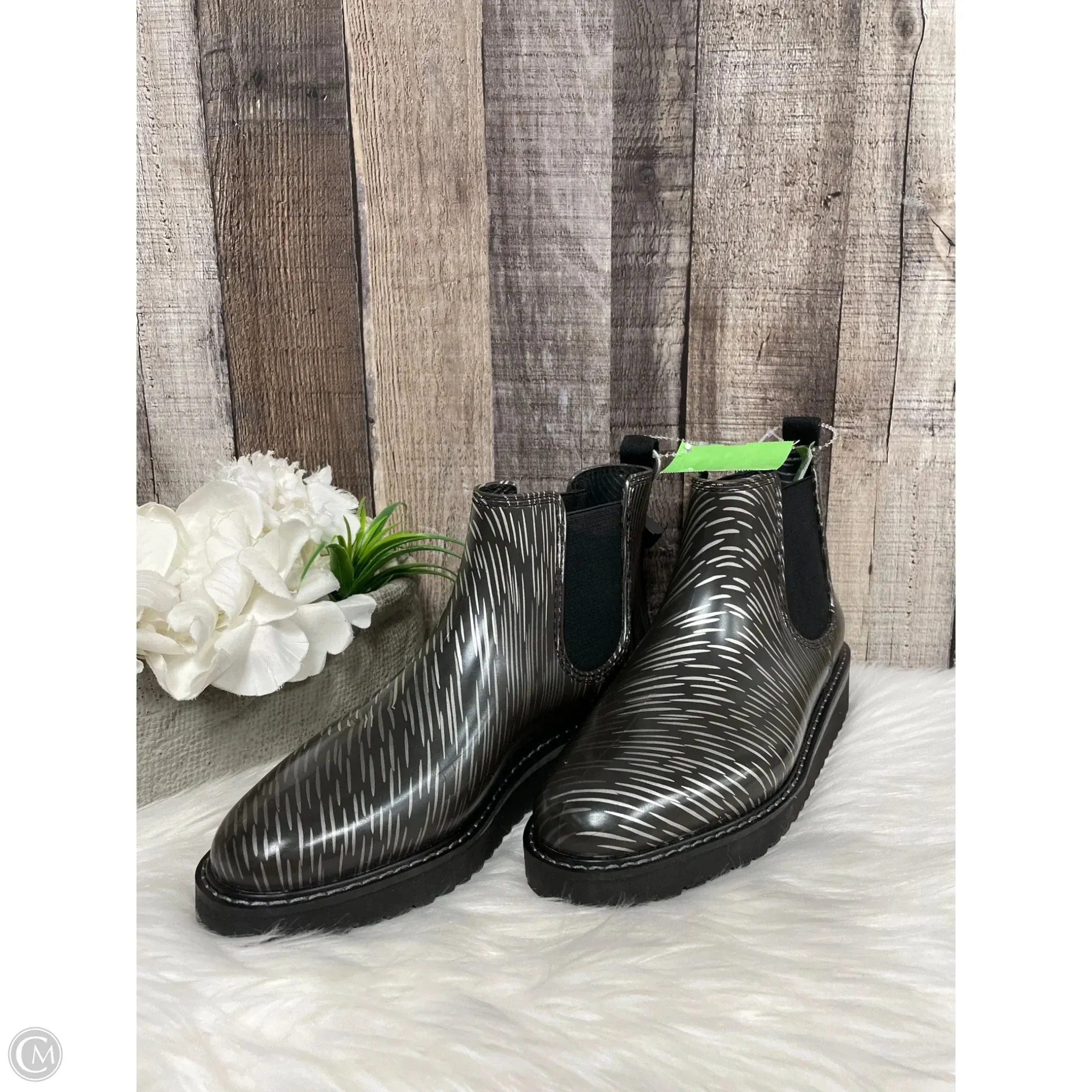 Boots Ankle Flats By Cmf In Black & Grey, Size: 7