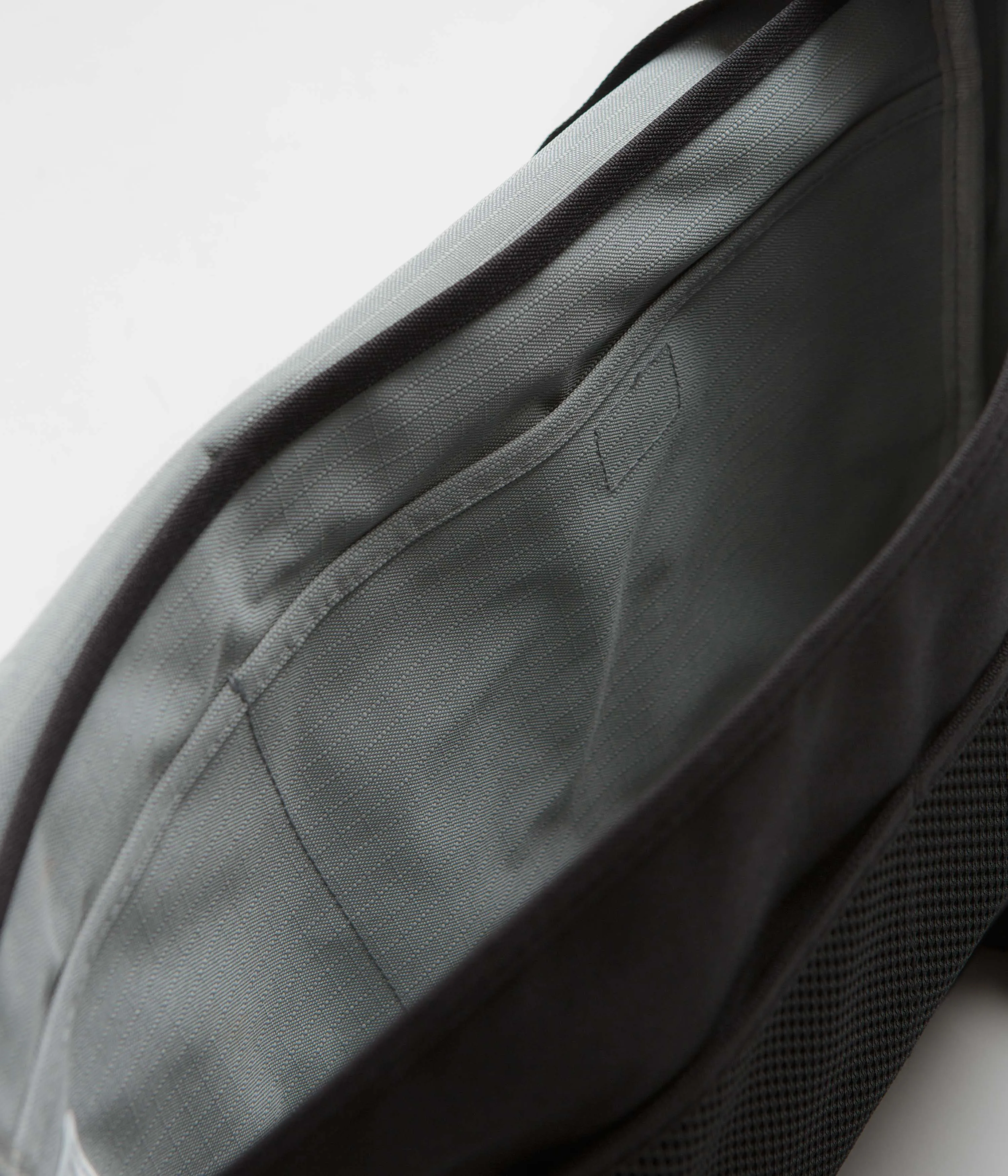 Butter Goods Commute Side Bag - Black / Black