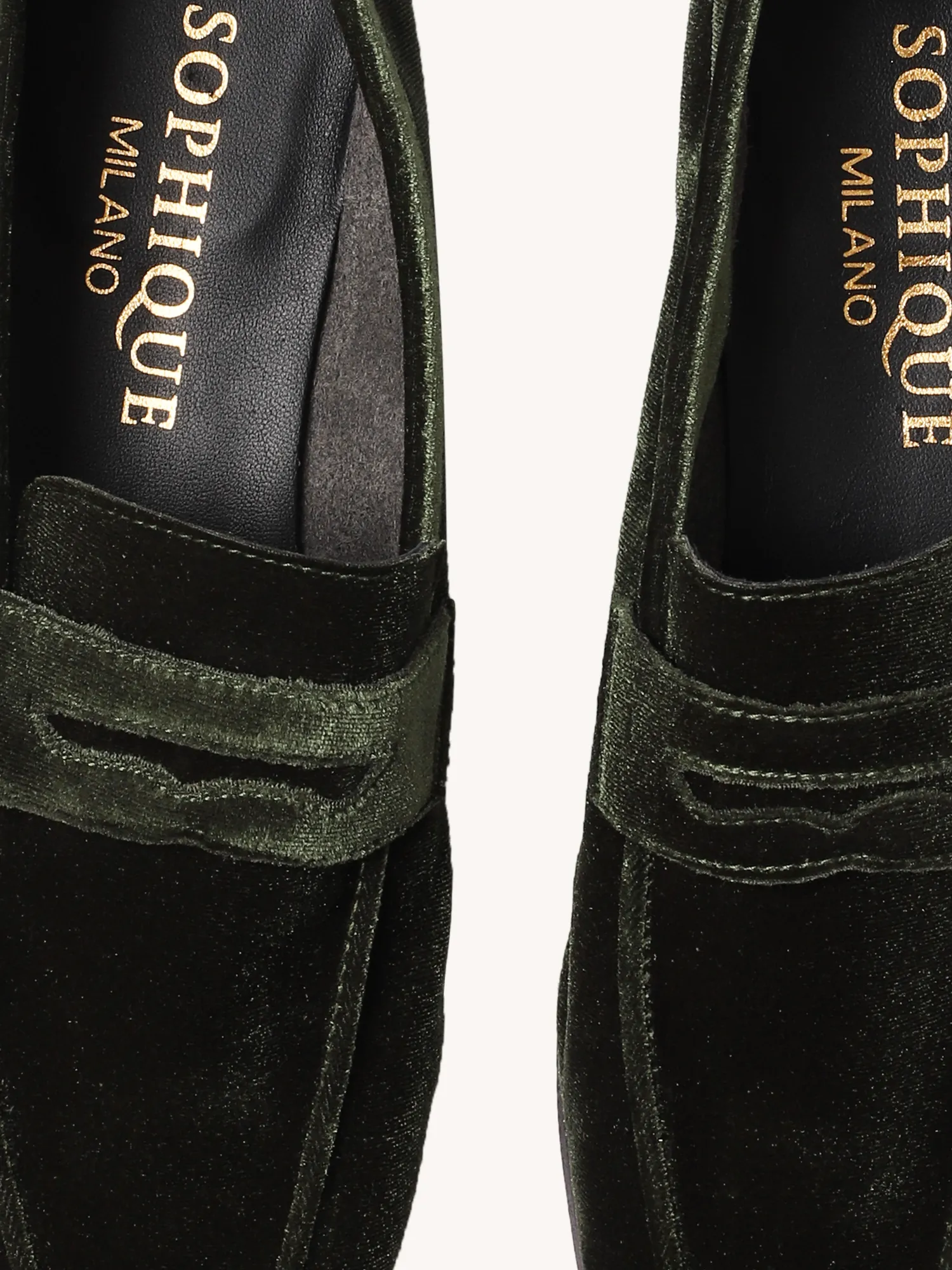 Essenziale Velvet Loafer