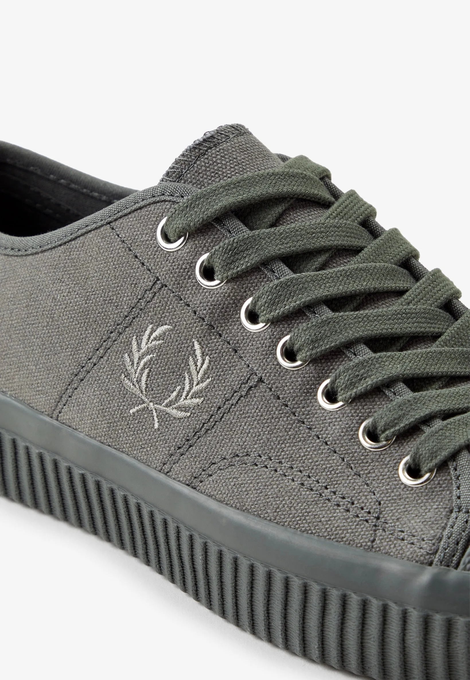 Fred Perry - Hughes Low Canvas Field Green/Warm Grey - Shoes