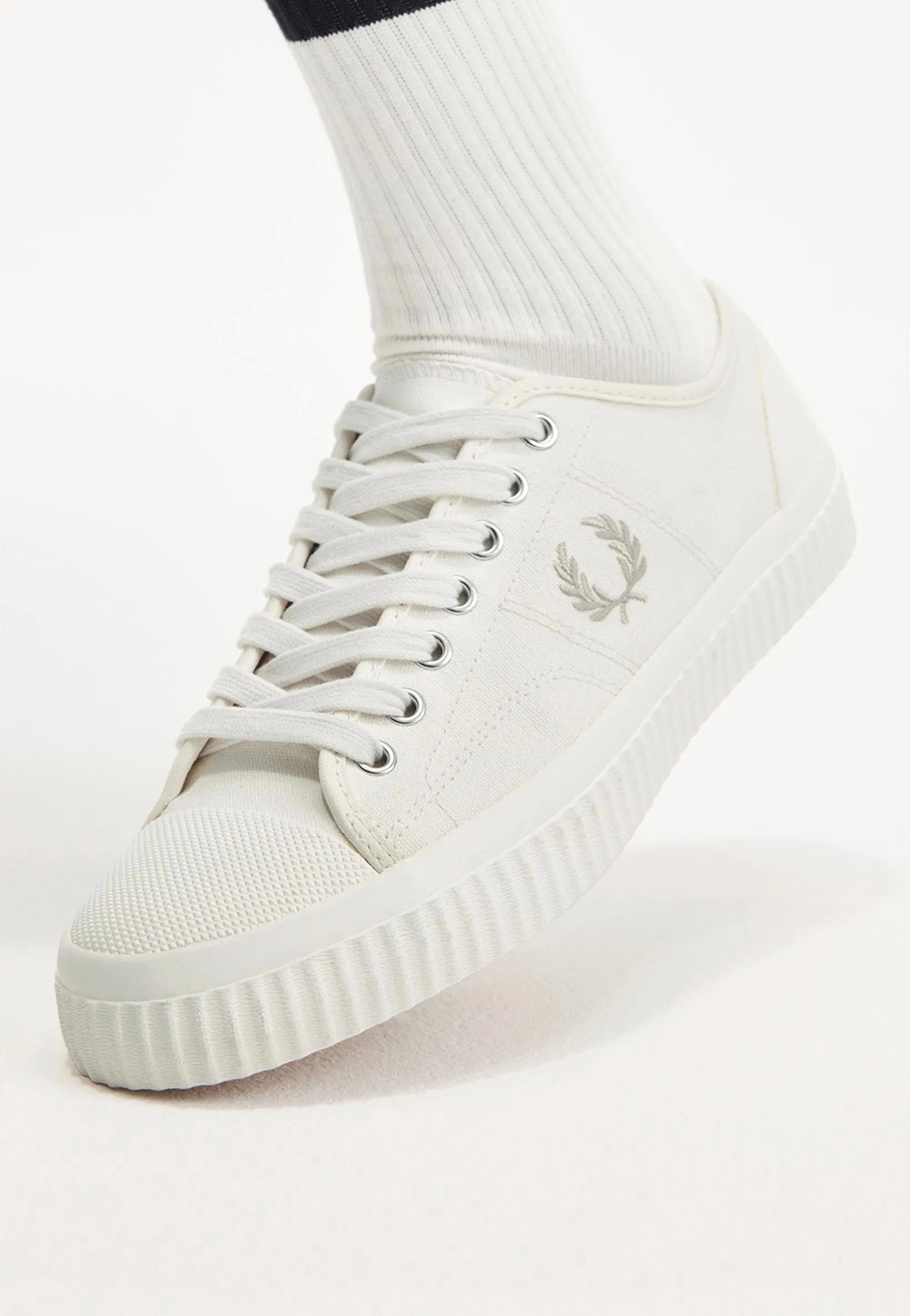 Fred Perry - Hughes Low Canvas Light Ecru/Oatmeal - Shoes