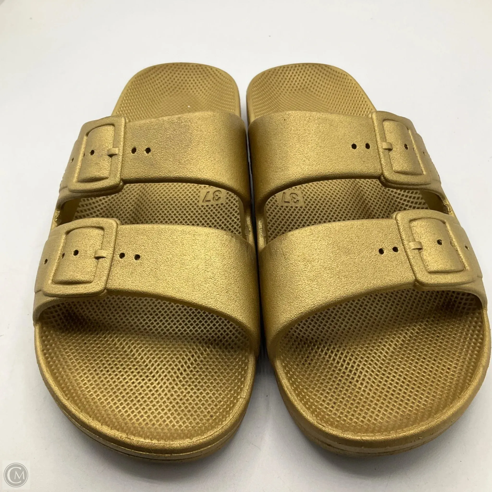 Sandals Flats By Cmb In Gold, Size: 7
