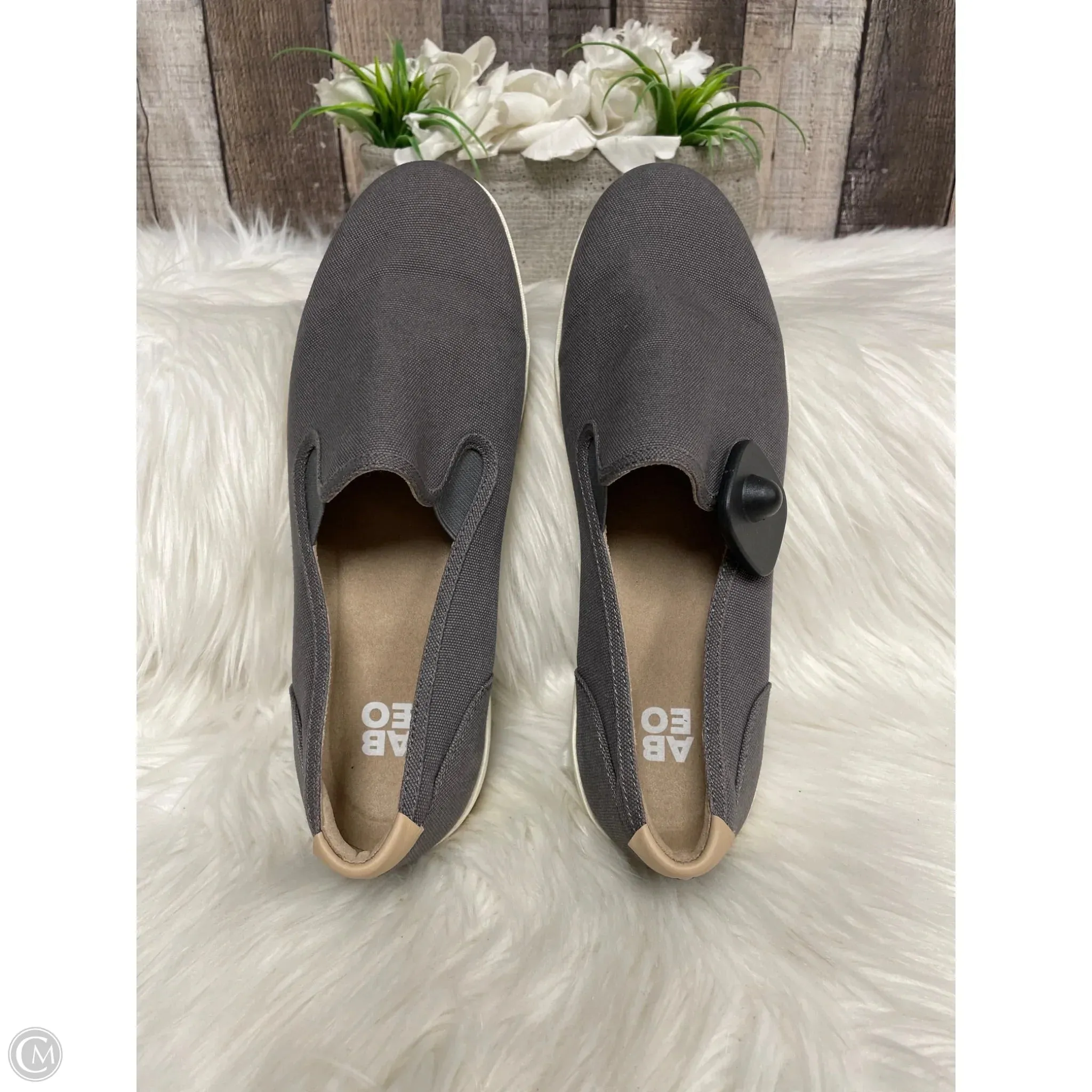 Shoes Flats By Abeo In Grey, Size: 9.5