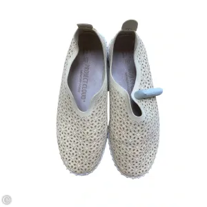Shoes Flats By Clothes Mentor In Cream, Size: 9