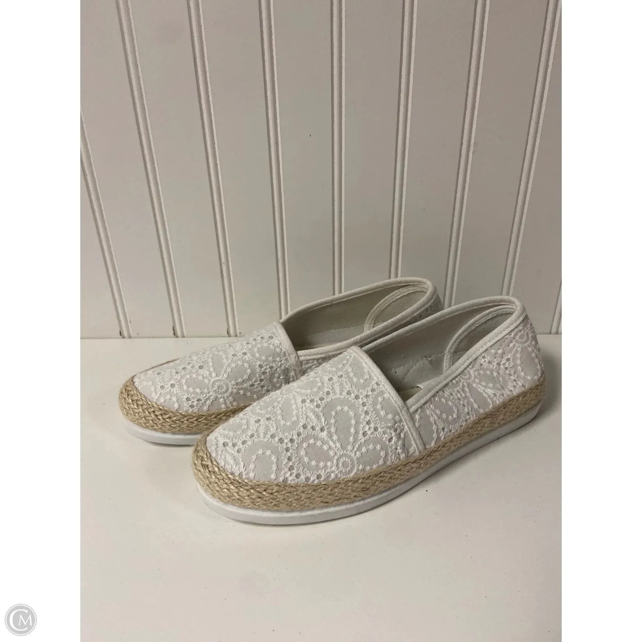 Shoes Flats By Clothes Mentor In White, Size: 7