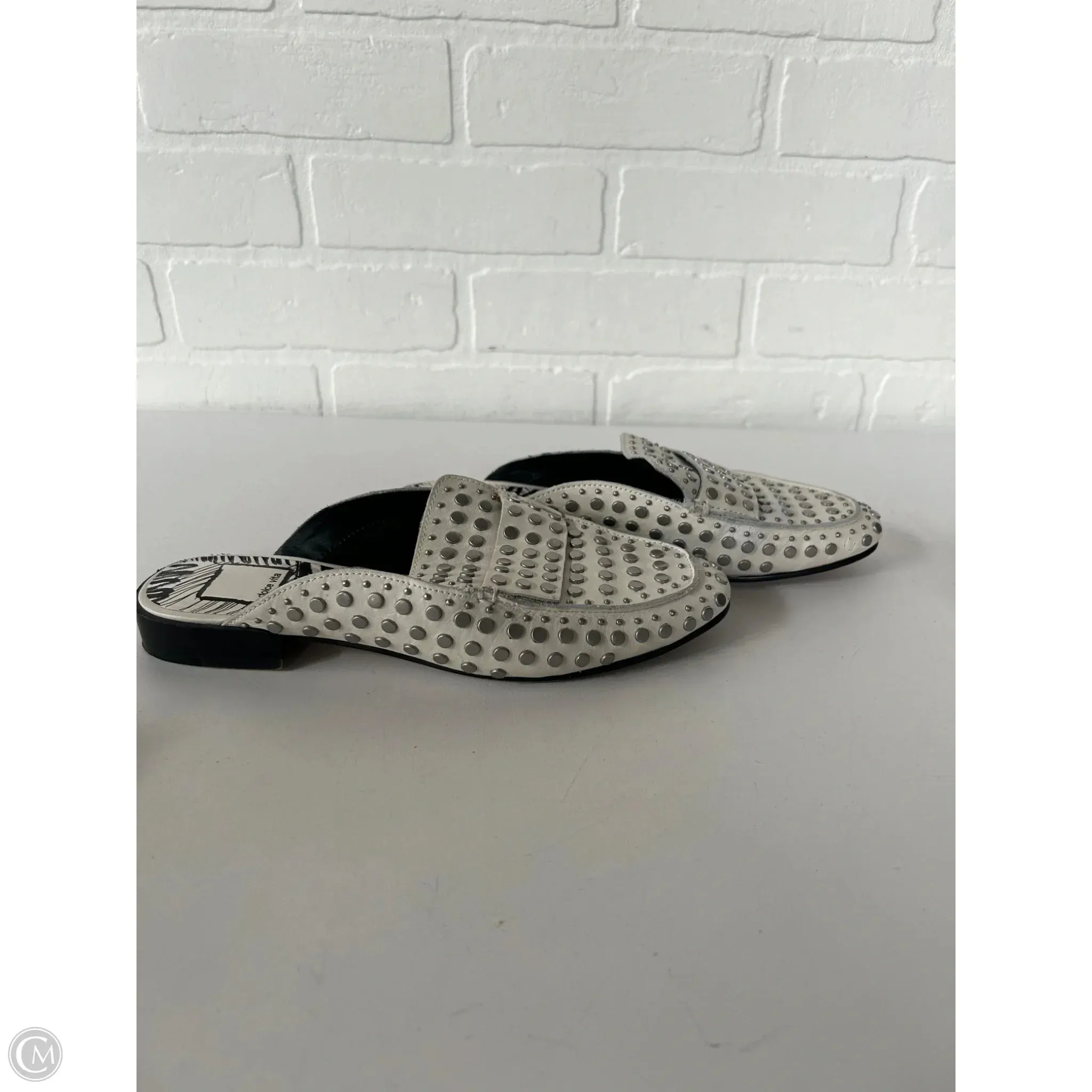 Shoes Flats By Dolce Vita In Silver & White, Size: 6