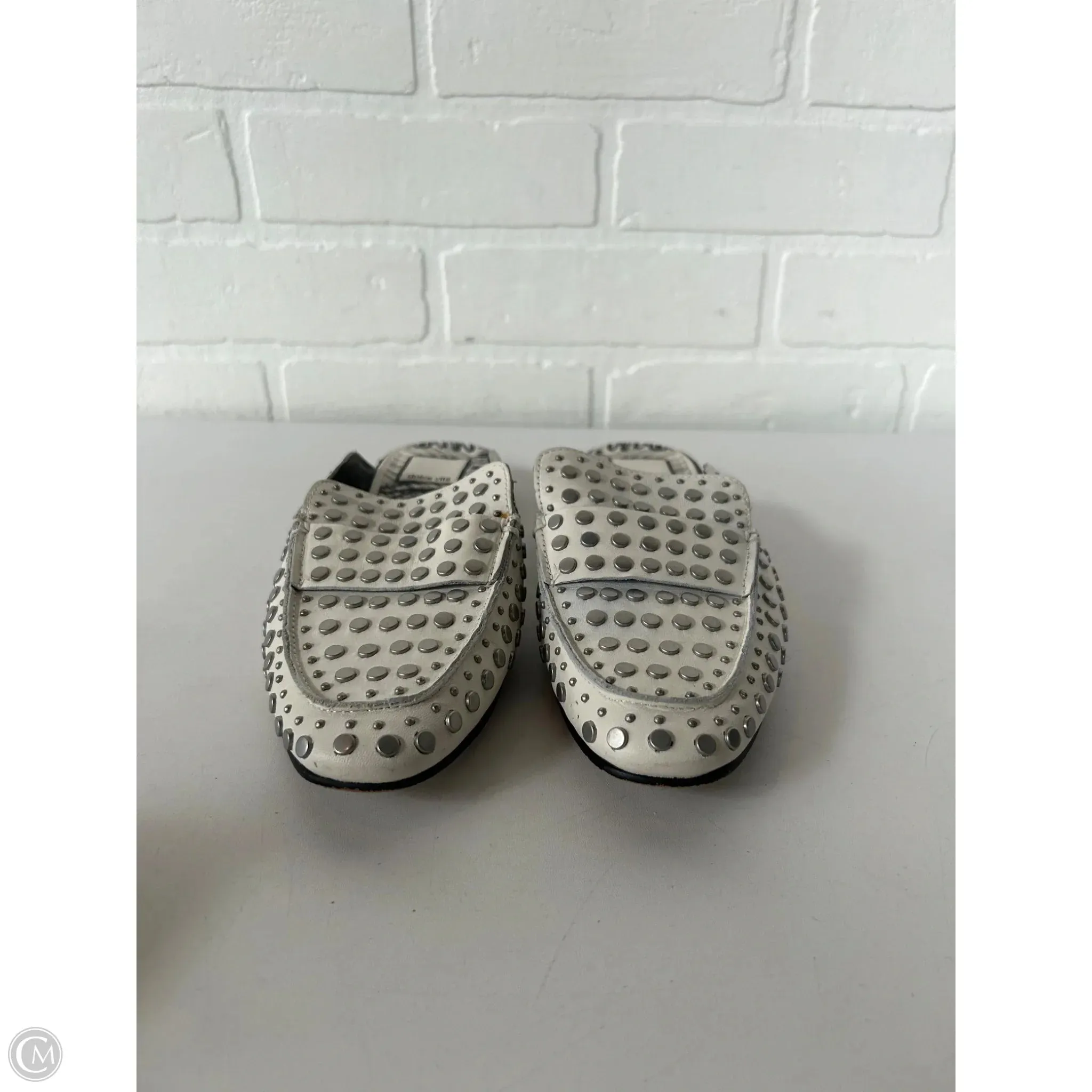 Shoes Flats By Dolce Vita In Silver & White, Size: 6