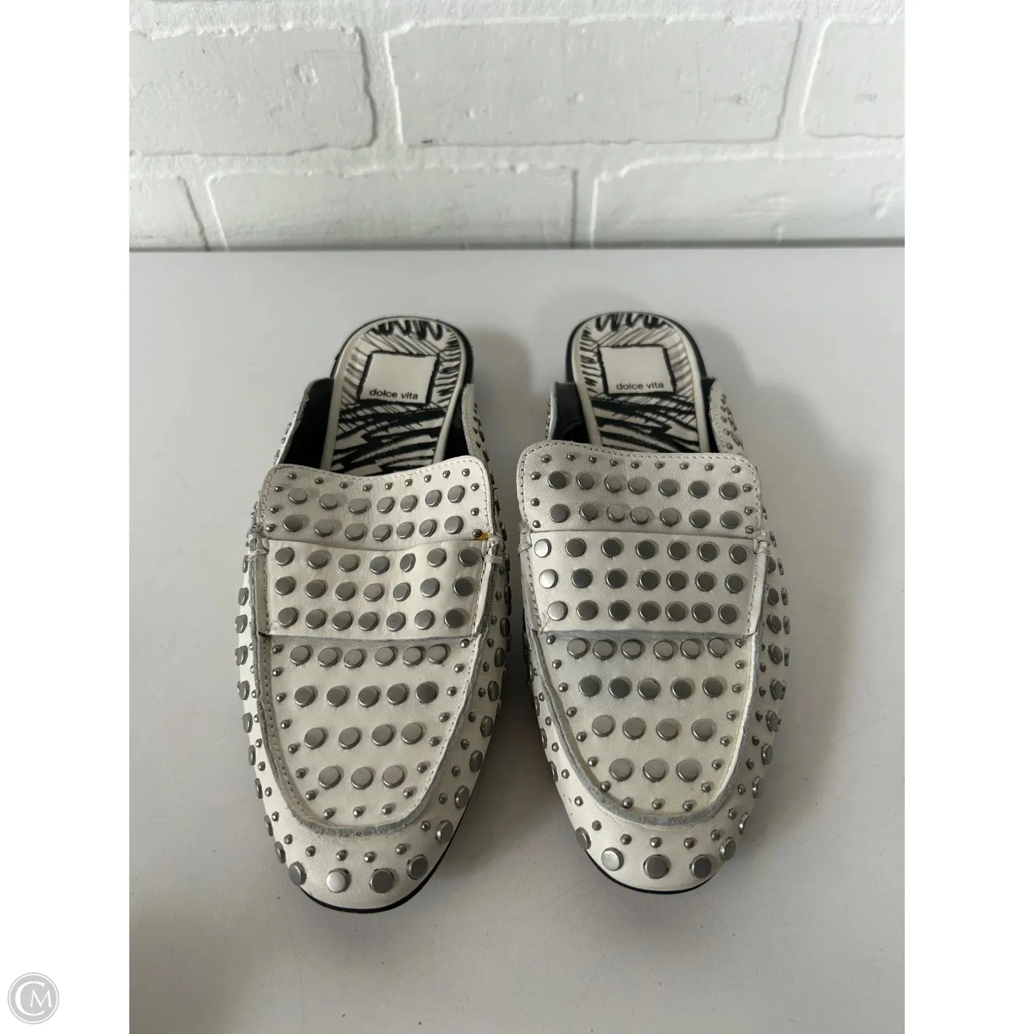 Shoes Flats By Dolce Vita In Silver & White, Size: 6