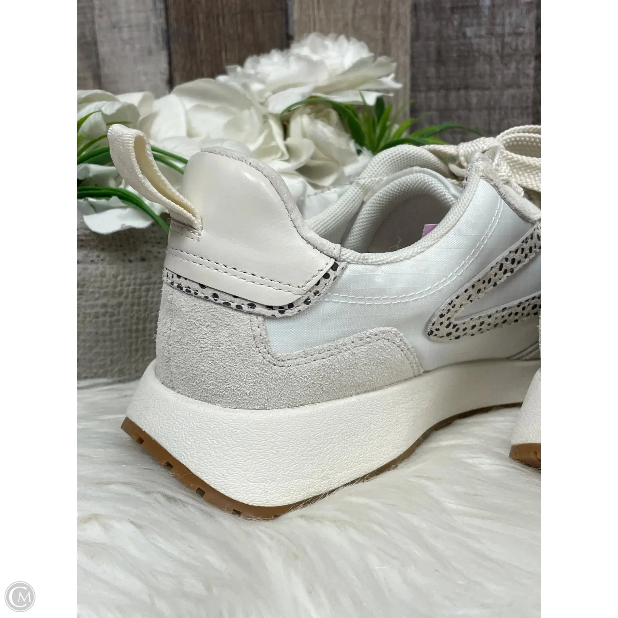 Shoes Sneakers By Cme In Cream, Size: 8