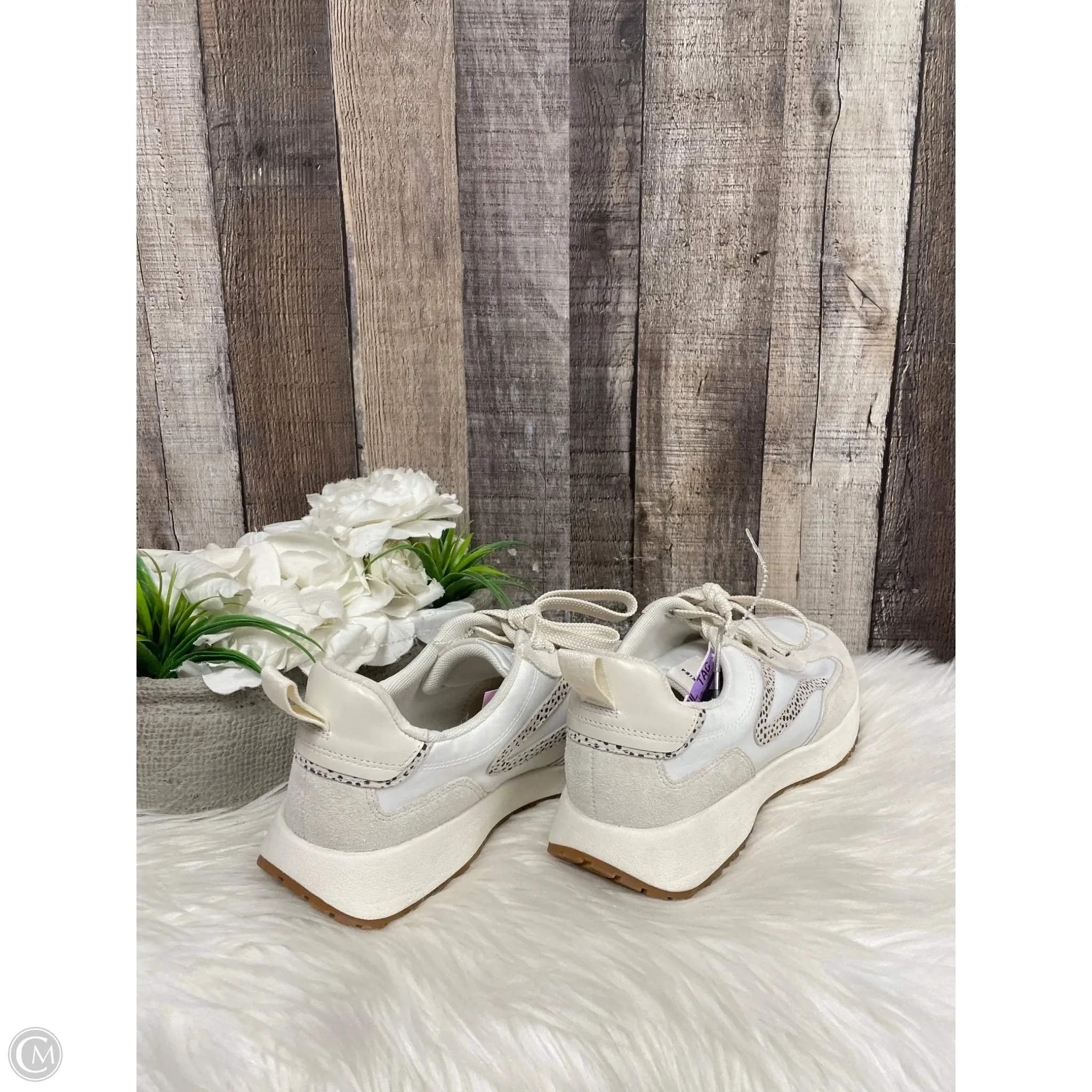 Shoes Sneakers By Cme In Cream, Size: 8
