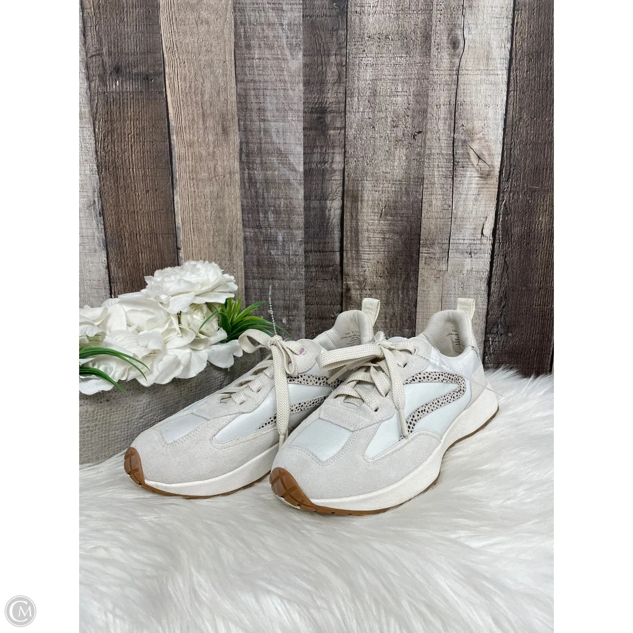 Shoes Sneakers By Cme In Cream, Size: 8