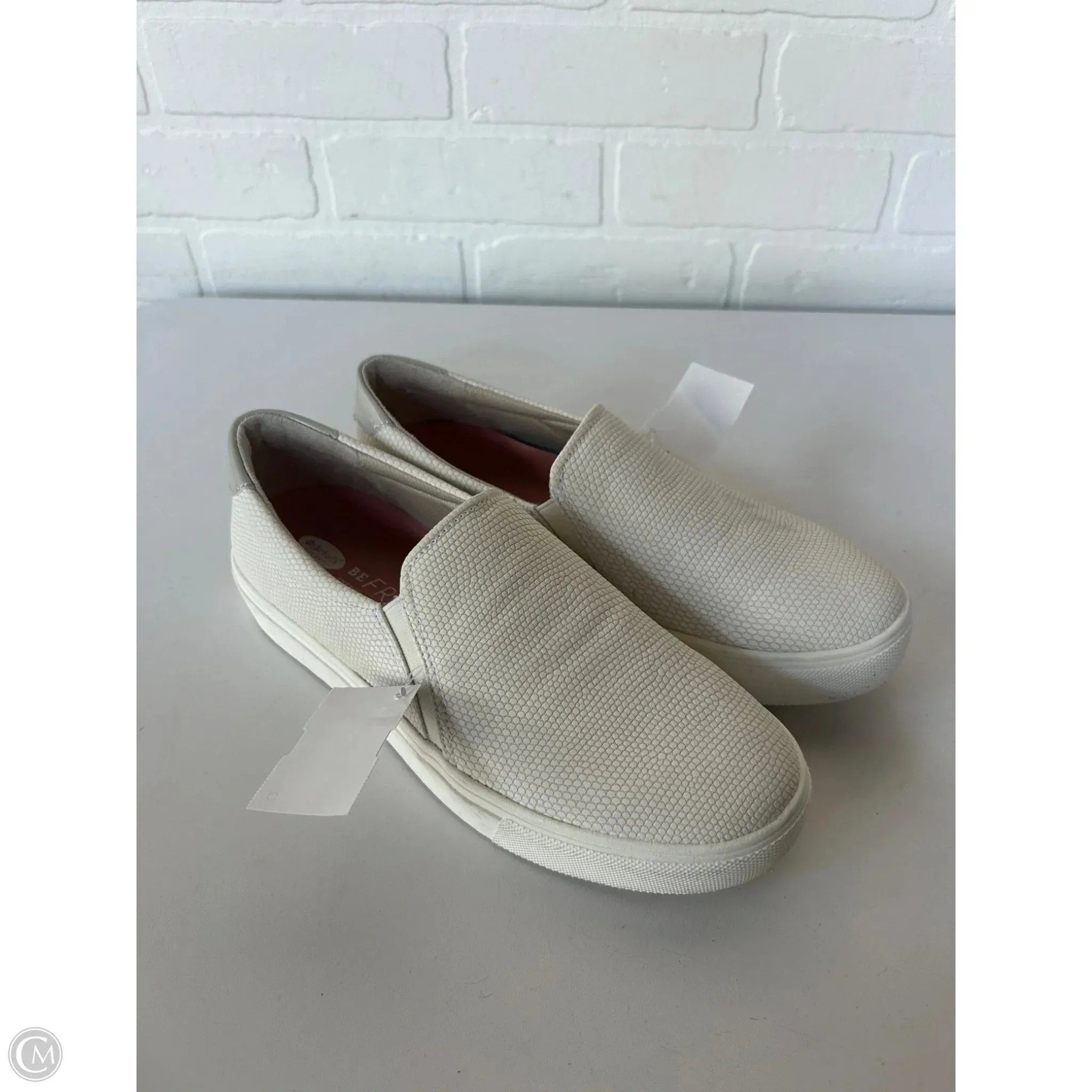 Shoes Sneakers By Dr Scholls In Cream, Size: 8