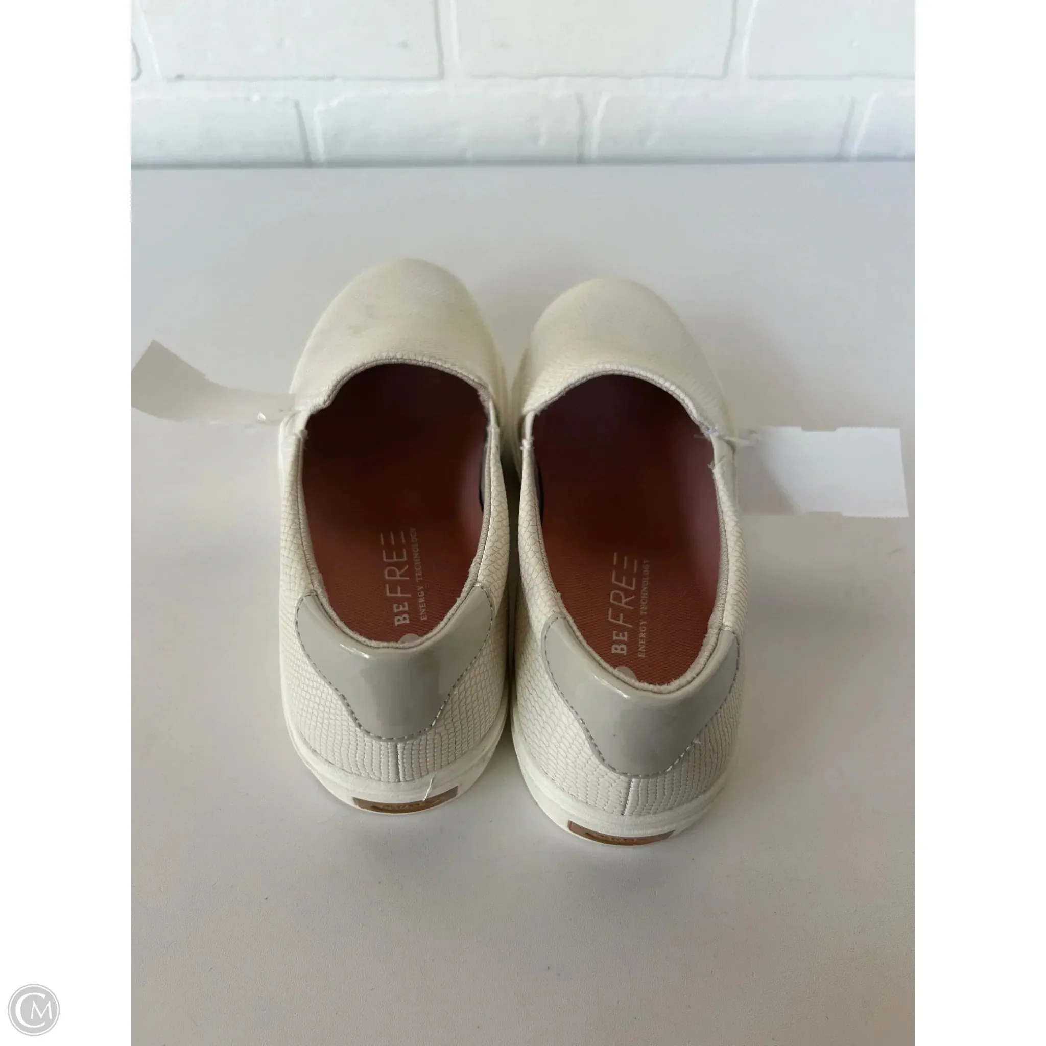 Shoes Sneakers By Dr Scholls In Cream, Size: 8