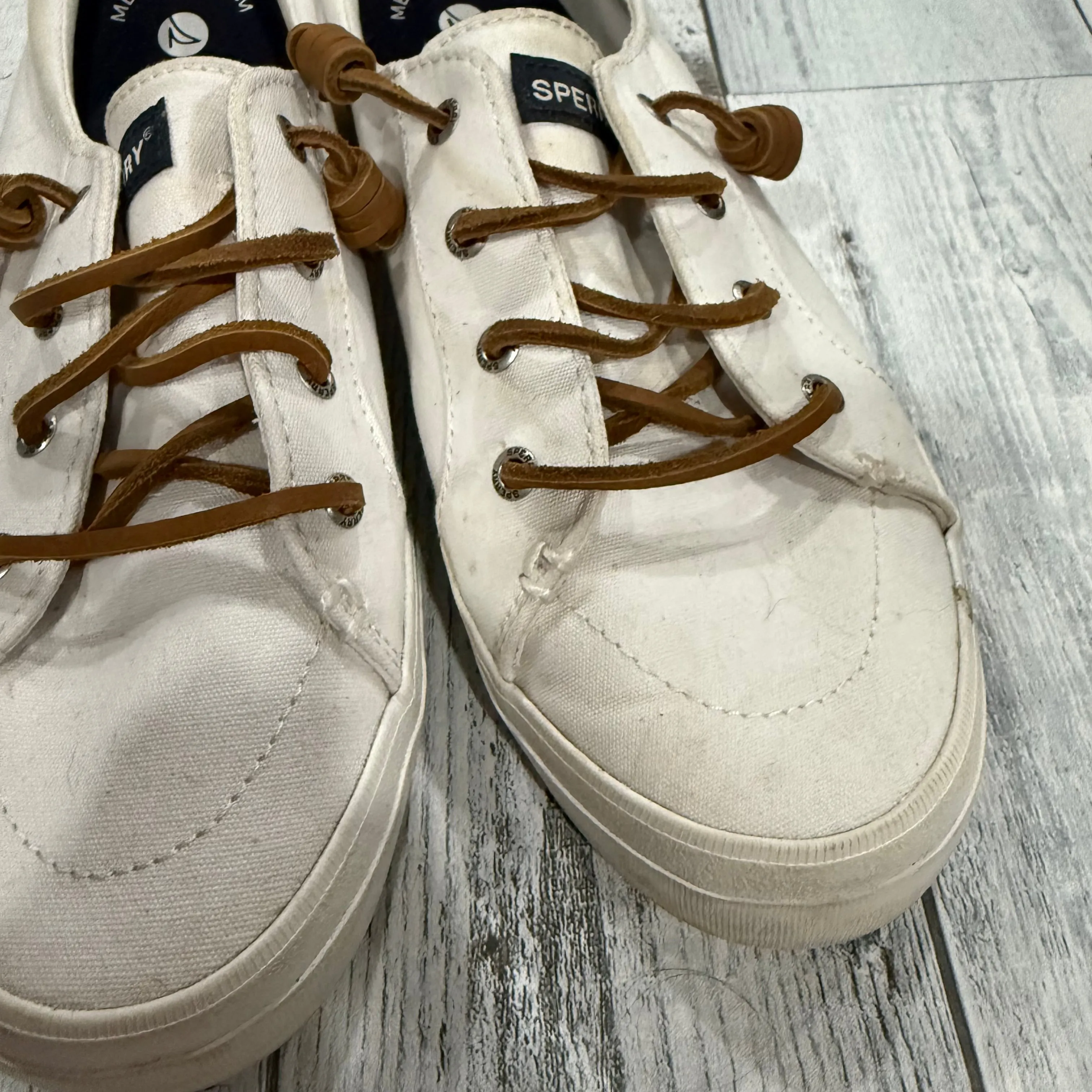 Shoes Sneakers By Sperry In White, Size: 8.5