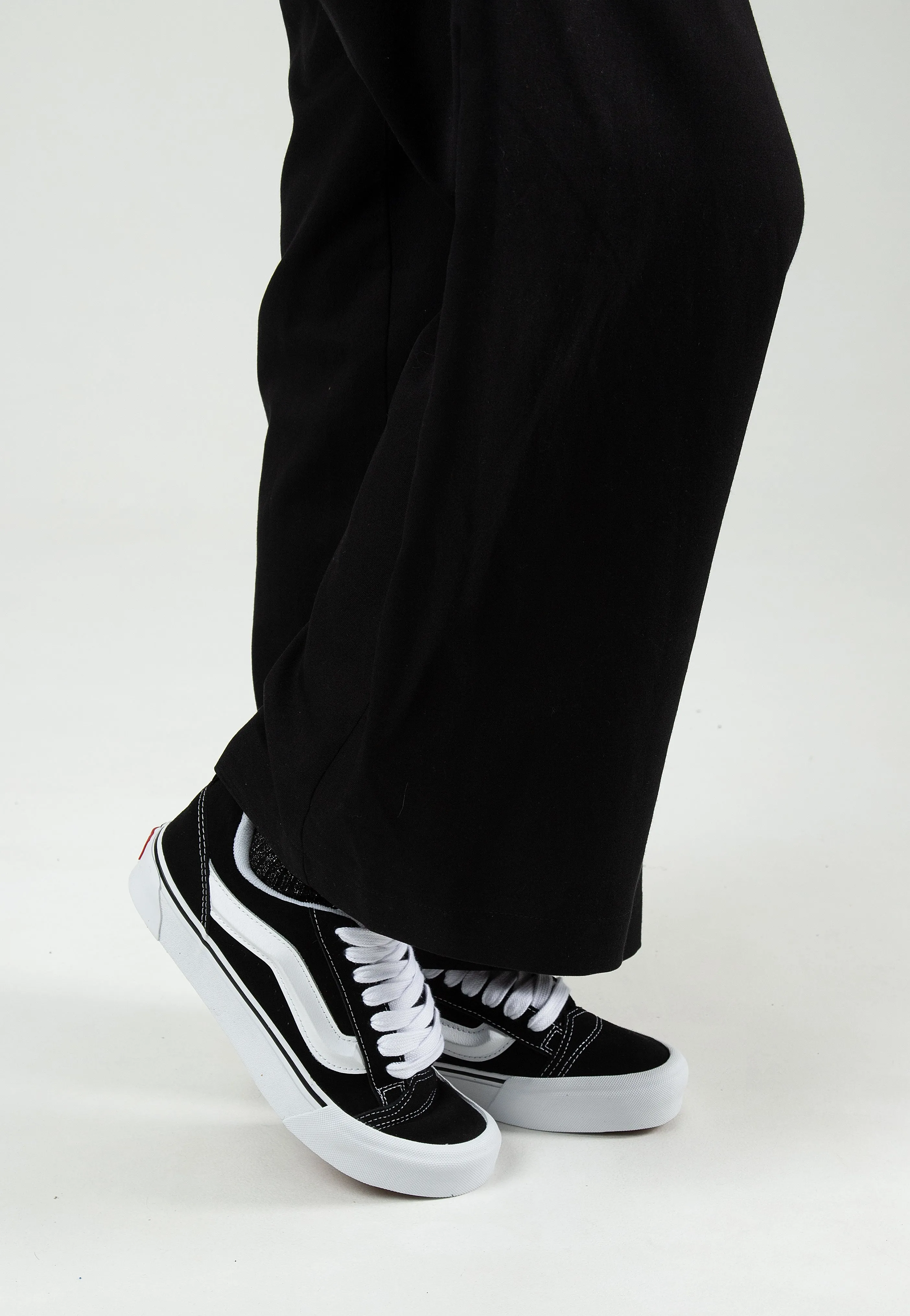 Vans - Knu Skool Black/True White - Shoes